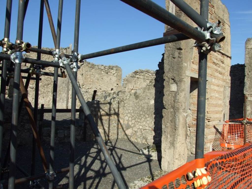 VI 13 3 Pompeii December 2007 Looking Towards East Wall